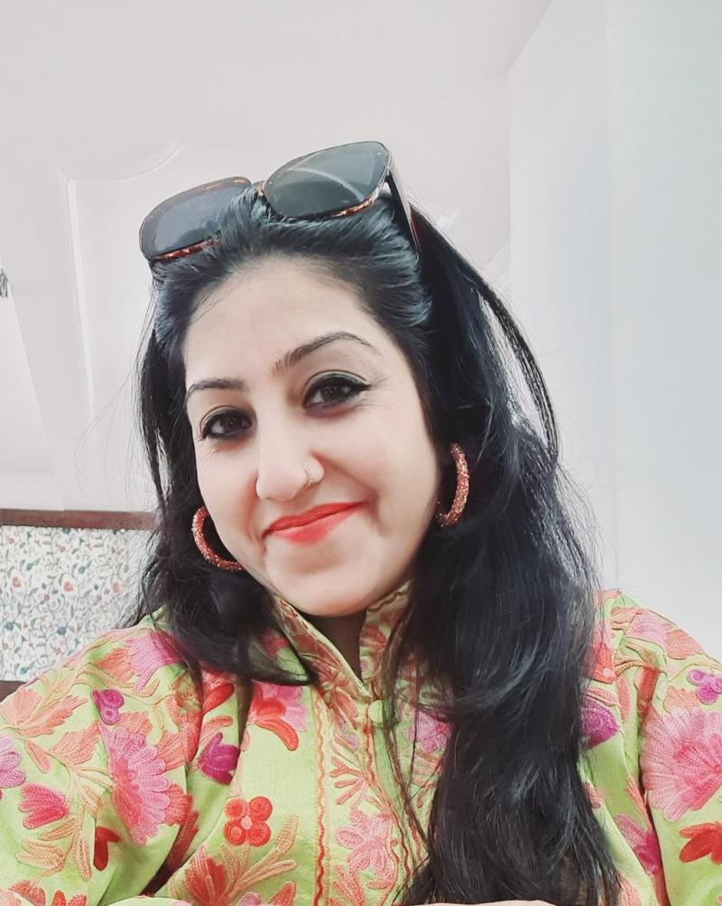 Dr Shubhra